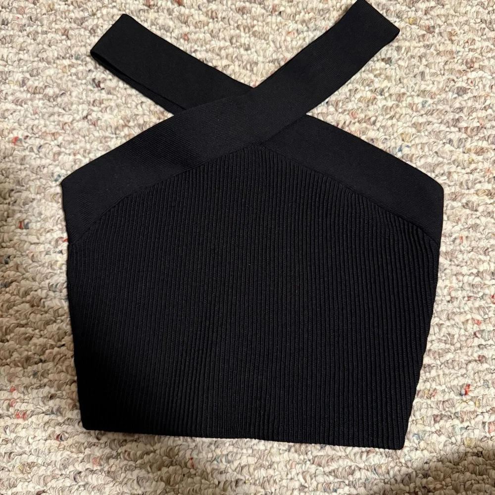 Aritzia Sculpt Knit Criss Cross Cropped Black Tank- Size Small - Picture 4 of 8
